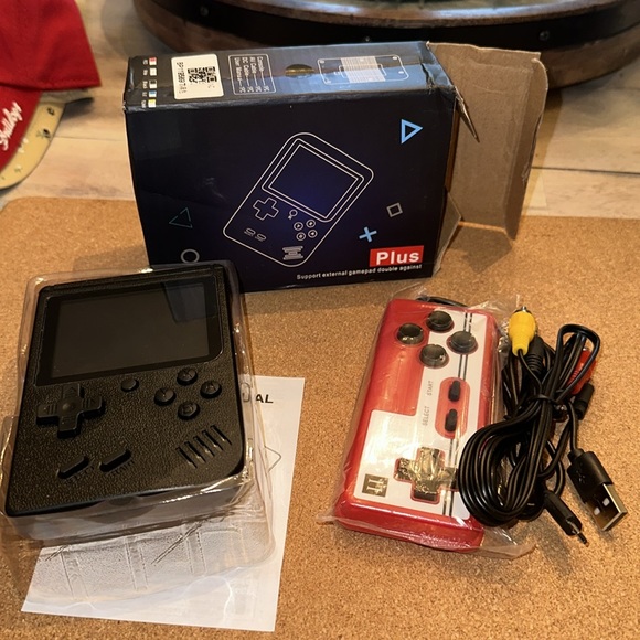 Mini Retro Handheld Game Console Built-in 400 FC Games Video Game Player - Picture 1 of 3